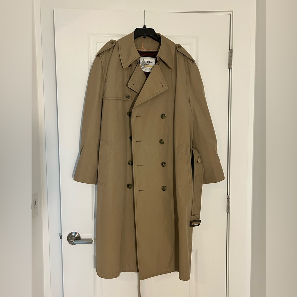London Fog Trenchcoat (44R)